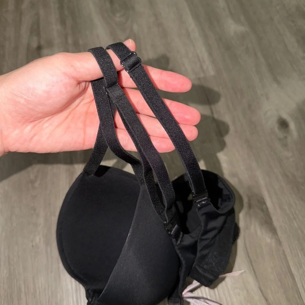 Victoria’s Secret 32B bra
